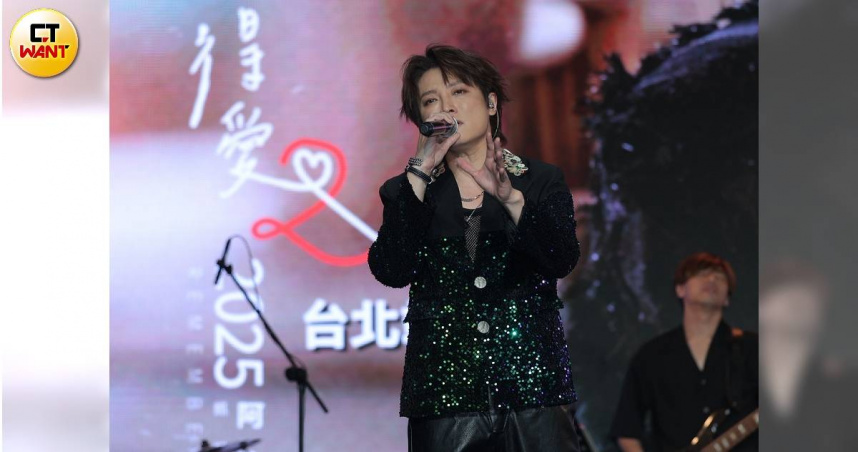 阿沁《記得愛2.0》世界巡迴演唱會今（29日）於台北華山舉辦首站演出。（圖／林士傑攝）