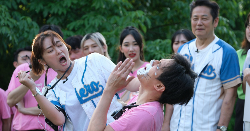 張文綺（左）狠戳徐新洋眼球。（圖／東森提供）