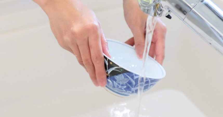 一名網友見履歷表曾任職務欄位寫「洗碗、做家事」，卻選擇PO文嘲笑。（示意圖／翻攝自photoAC）