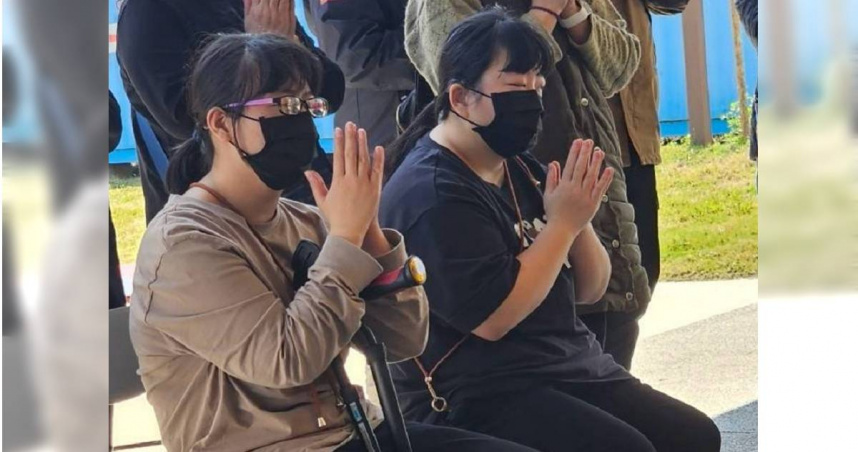 台東一對身障姊妹花的母親主要過世，讓姊妹頓失依靠。為讓更多身心障礙者能有依靠，臺灣自閉兒家庭關懷協會推動認養計畫，希望藉此讓身障患者可以互相扶持成長。（圖／翻攝畫面）