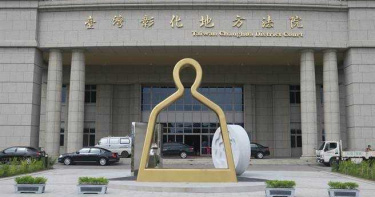 「我最喜歡女生了!」 老翁摟加油員小蠻腰判拘役