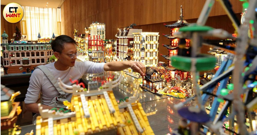 劉瑞麟是樂高MOC自創玩家，在沒有說明書，靠著想像力、場景具象化、零件的神運用，自行創作出非樂高官方出版的作品。（圖／周志龍攝）