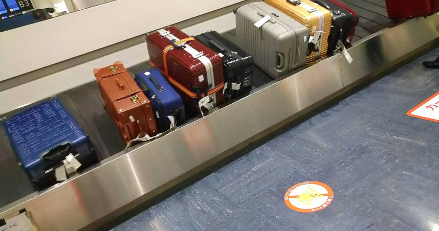一位民眾在日本機場誤拿他人行李遭報警處理。（示意圖／photoAC）