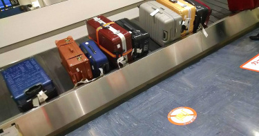 一位民眾在日本機場誤拿他人行李遭報警處理。（示意圖／photoAC）