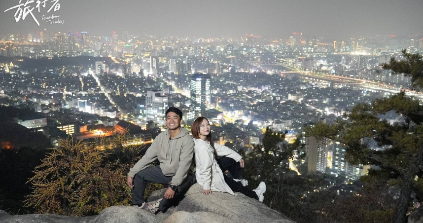 融融、咪蕾登上龍馬山，將廣闊的首爾市景盡收眼底。（圖／八大提供）