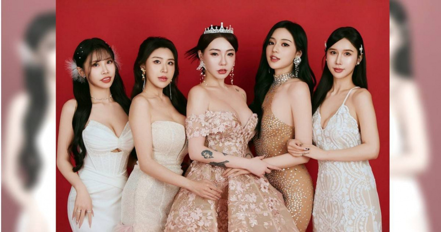 第七屆JKF百大女郎票選出爐，第五名玟妡（左起）、亞軍孫孫、冠軍雅捷、季軍謝立琪、第四名夢夢。（圖／JKF提供）
