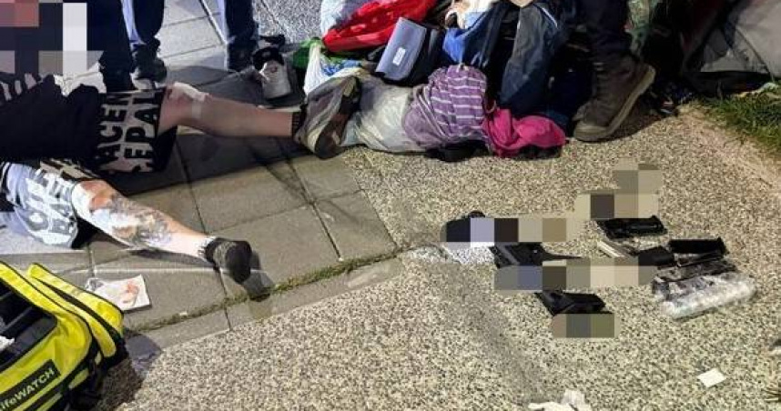 嘉義男甩尾逃逸百米落網車內驚見長短槍與67發子彈。（圖／翻攝畫面）