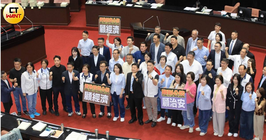 國民黨團主導的重啟核電公投，最終以59票贊成、51票反對、棄權0人，表決通過。（圖／周志龍攝）