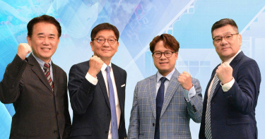 陳亞理、錢定遠、黃柏齡、謝昶易參與「2026亞運看華視」賽事播報，一起見證台灣選手全力拚戰的熱血時刻。（圖／華視提供）