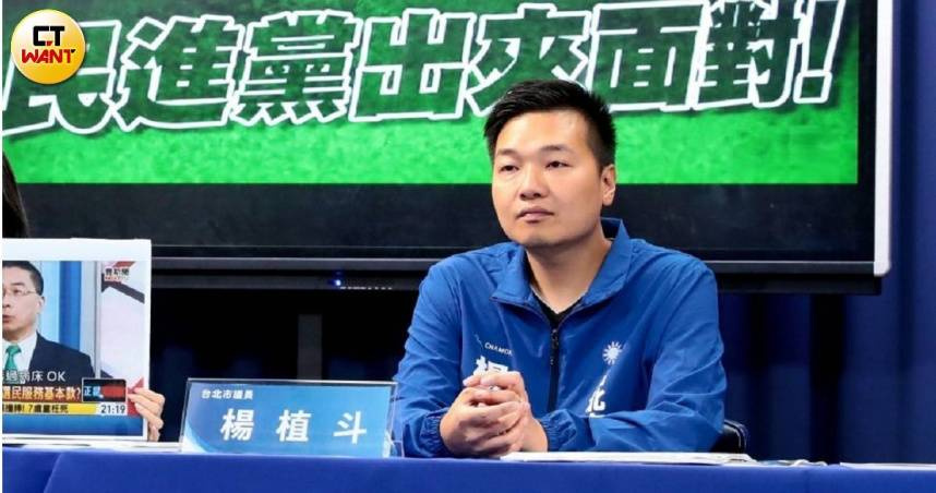民進黨台北市長參選人沈伯洋喊話蔣萬安，既然已表態接受交叉詰問形式，就應儘快簽下電視台辯論邀請，讓市民直接檢驗候選人政見與表現。（圖／周志龍攝）