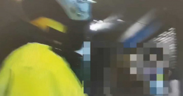 情侶醉毆運將還襲警!警失控踹頭 萬華分局道歉:調查嚴懲