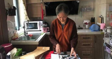 兒躺冰櫃17年!神秘人霸氣捐86萬幫繳醫藥費 老母全額退回…原因超催淚