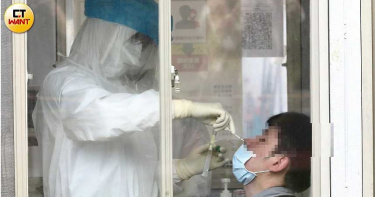 護理師嘆「我很不孝」!勇敢抗疫堅拒返家 媽哭著道歉:我好後悔