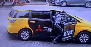 NCC高官吃癟3/車手暗巷接錢轉走詐騙款 警方效率高!辦案3天就逮到人