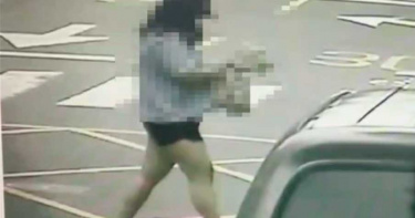 短褲女大安聖母宮洗腳遭制止狠砍志工 被抓辯「我沒有」遭打臉