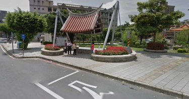 2幼女公車上遭怪男掐脖!少婦求救司機竟回:他有病別計較