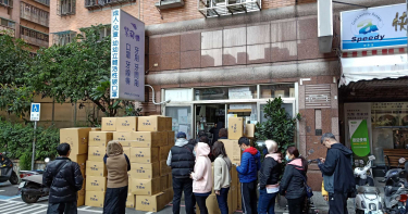 不耐排隊買口罩過久 男子動手毆打《中時》攝影記者