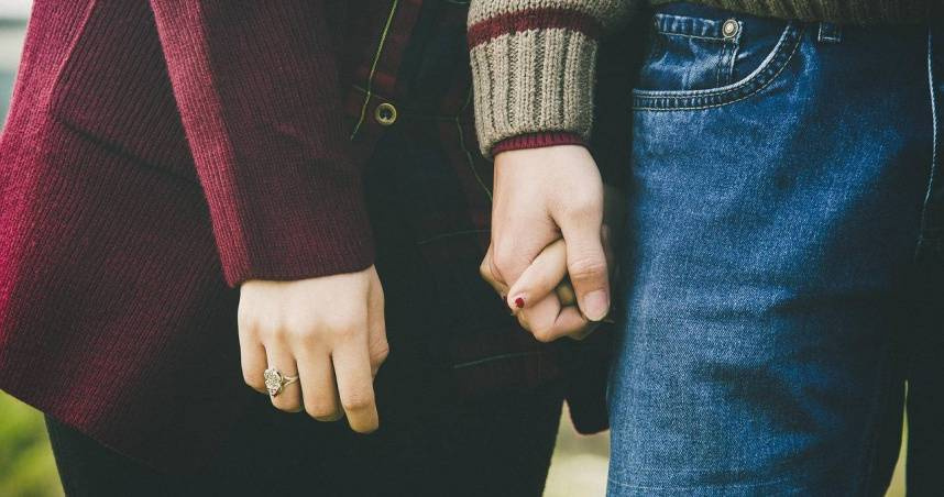 高雄姜姓人妻2020年出軌蔡姓男子，姜女女兒後來透過雙方對話紀錄發現出軌真相，告知潘姓父親後，潘男立刻與江女離婚並向蔡男求償75萬元。（示意圖／翻攝Pixabay）