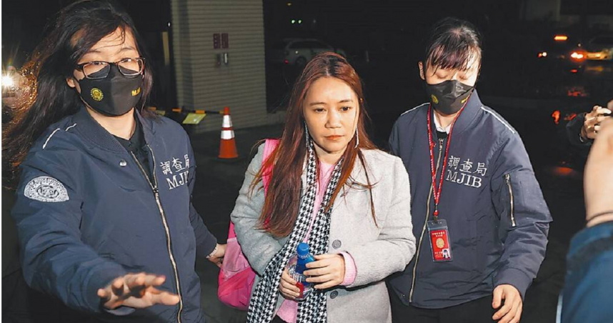 民進黨台北市議員陳怡君（中）涉嫌詐領助理費，13日移送士林地檢署複訊後聲押，法院裁定100萬元交保。（圖／中國時報杜宜諳攝）