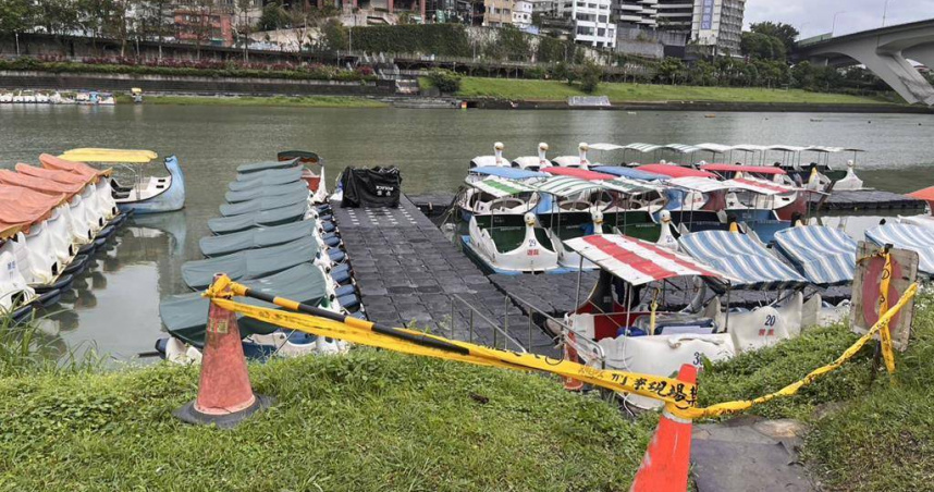 民眾今日上午在碧潭東岸發現男性浮屍。（圖／民眾提供）