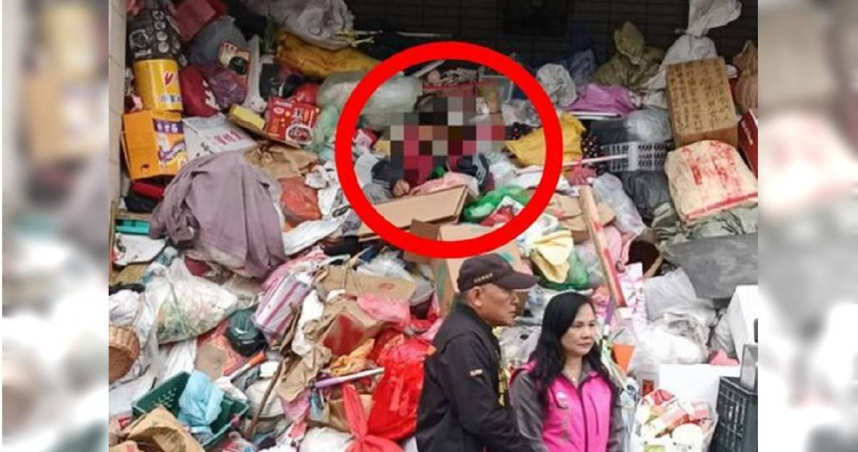 占騎樓堆滿廢棄物。（ 圖／翻攝畫面）