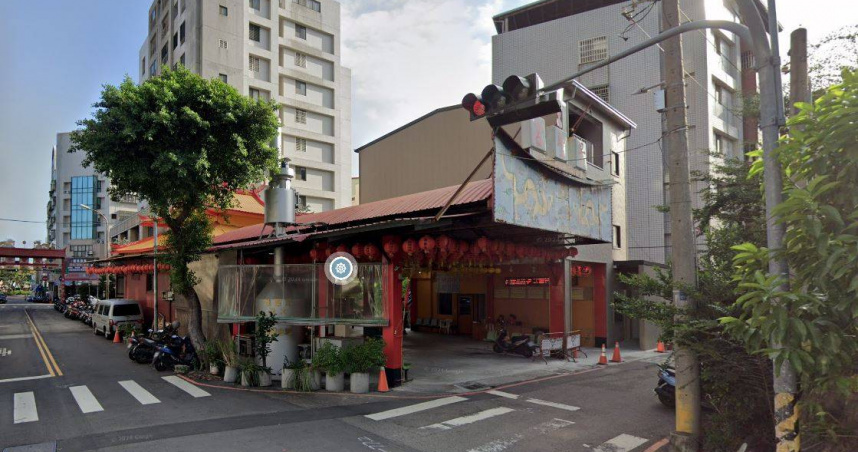 員警巡邏經過台中市光大街與英士路口的宮廟附近時，突然聽見有人大喊「警察來了！快跑！」（圖／翻攝自Google Map）