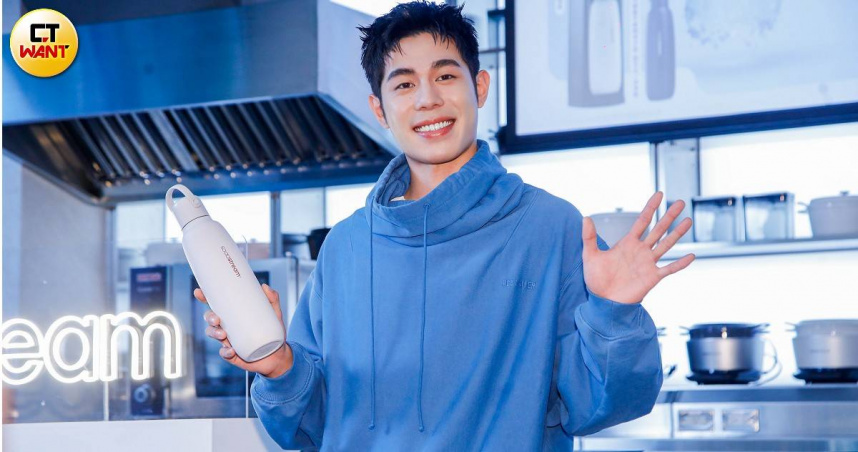 詹懷雲接下氣泡水機代言。（圖／趙文彬攝）