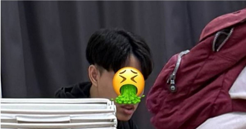 女子在百貨公司試衣時，疑遭黑衣男子持手機偷拍，但因未尋獲證據僅能不了了之。（圖／翻攝畫面）