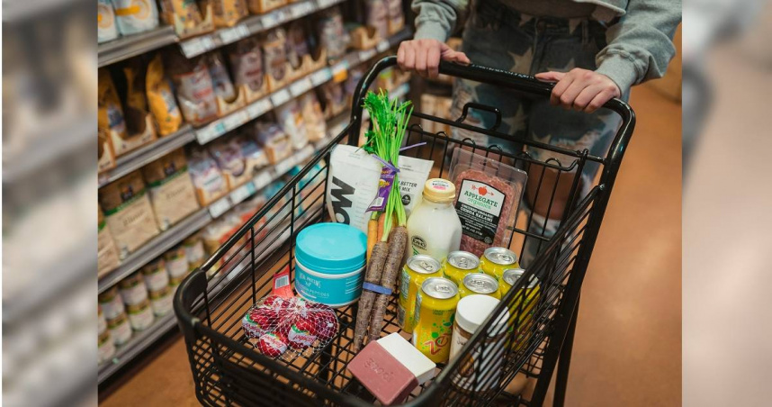 有網友指出日前她到好市多消費，只是轉身拿個牛奶，購物車裡的可可脆片就遭1名老婦人拿走，令網友相當傻眼。（示意圖／unsplash）