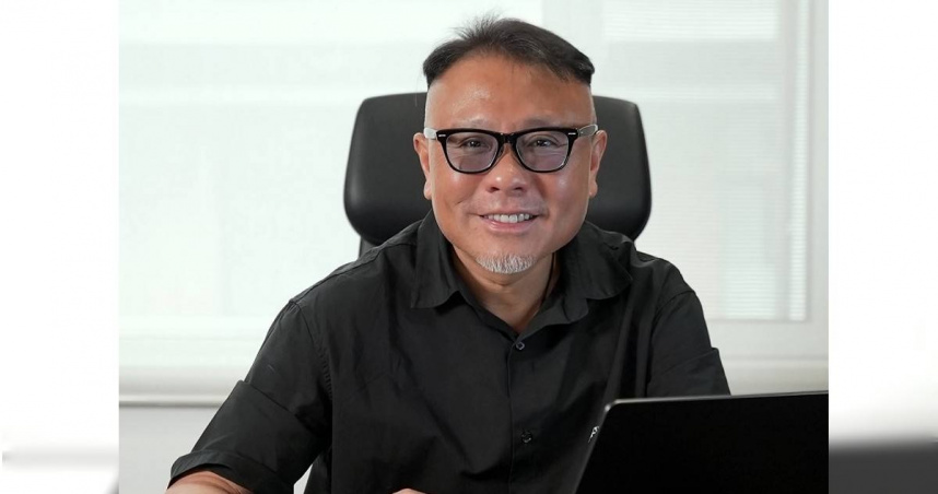 陳國威是爆紅歌曲〈跳樓機〉的幕後推手。（圖／索尼音樂提供）