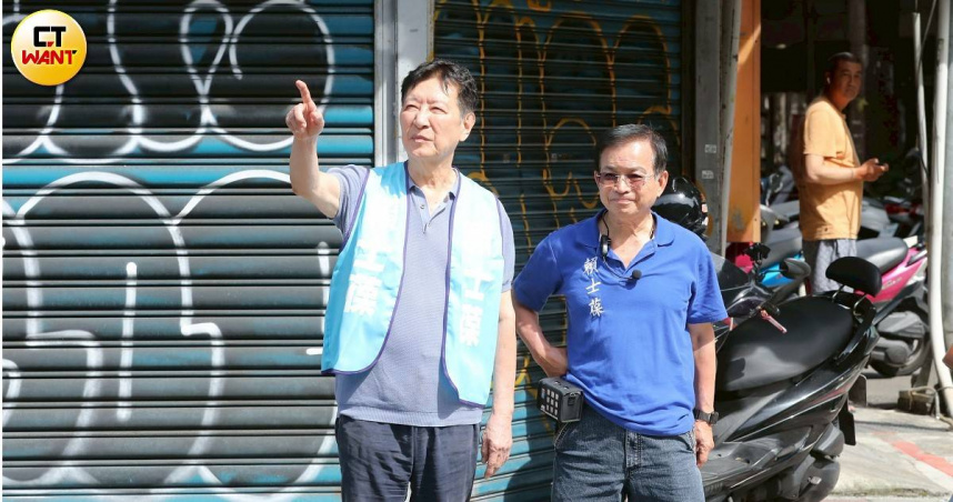 國民黨立委賴士葆與媒體人趙少康於南中正區車隊掃街。（圖／劉耿豪攝）