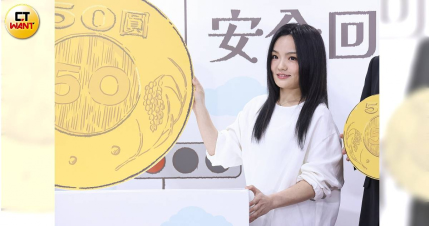 對於閨密艾怡良突取消小巨蛋演唱會，徐佳瑩表示相當欣心疼對方。（圖／焦正德攝）