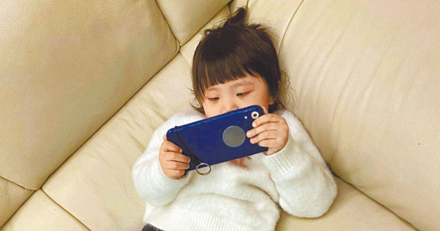 放假期間不少孩子晚睡晚起、三餐不規律。示意圖，非新聞中個案。（圖／讀者提供／中國時報林周義台北傳真）