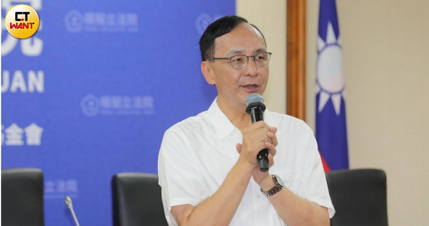 國民黨主席朱立倫出席2025模擬立法院開幕式受訪表示，大家一起加油、發出聲音，給盧秀燕加油，一起努力請盧秀燕三思、再考慮，這是大家共同的心聲。（圖／周志龍攝）