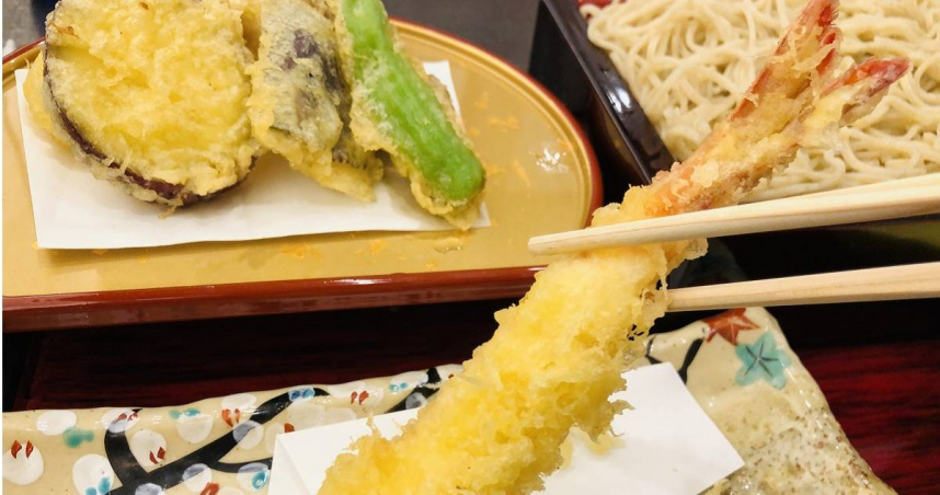 原PO表示，日本學徒看師傅炸天婦羅10年，很沒效率。（示意圖／photoAC）