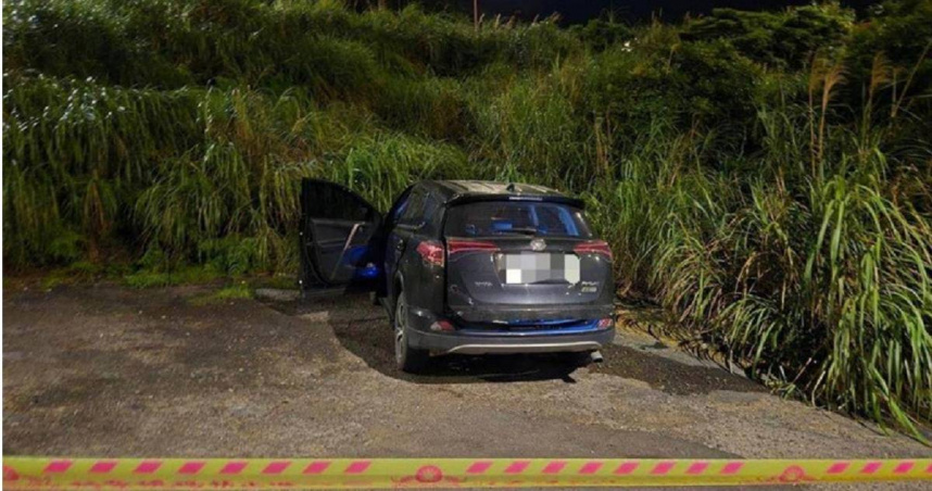 三重男狠殺妻子後帶兒子陪葬，警消發現時父子已陳屍車內。（圖／翻攝畫面）