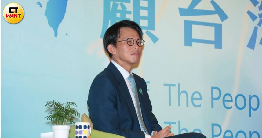 民眾黨立委黃國昌針對被控找來本土企業注資新台幣千萬案做出回應。（圖／周志龍攝）