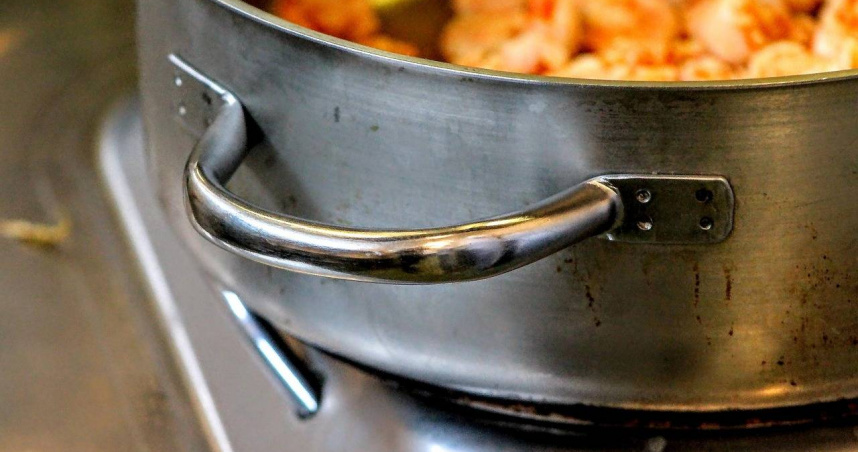 韓國一間火鍋店因拒絕單人用餐，引發外界關注與討論。（示意圖／Pixabay）