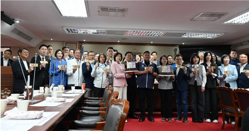 國民黨團全體力挺吳宗憲，喊「宜蘭要改變、縣長選宗憲」。（圖／吳宗憲競選辦公室提供）