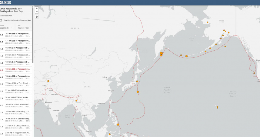 俄羅斯堪察加半島外海19日接連發生兩起強震，最大規模達6.6，引發海嘯警戒。（圖／翻攝自美國地質調查局）