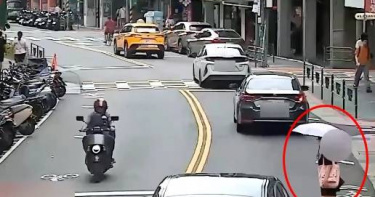 北市大安區師大路12日下午發生一起死亡車禍事故，吳姓女子穿越馬路遭撞，緊急送醫仍不幸不治。（圖／翻攝畫面）