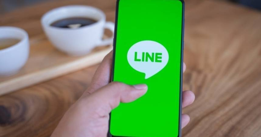 LINE提醒，「2026城鎮韌性（防空）演習」期間 ，應用程式可能會出現連線速度變慢、訊息傳送延遲，以及內容載入時間較長等情形。（圖／翻攝自LINE Global臉書）