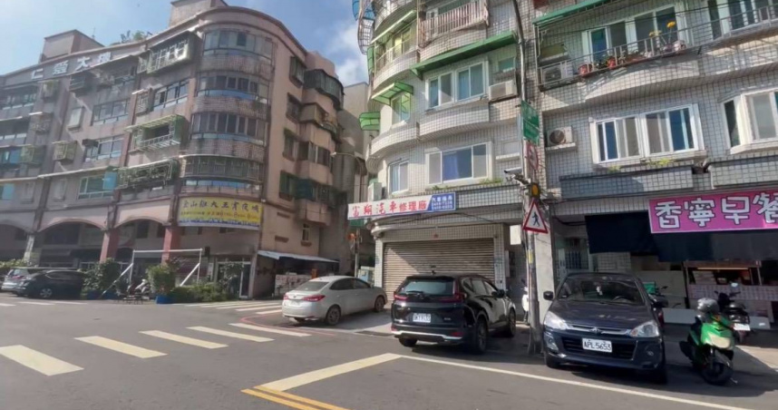 疑推倒癌母害重傷亡　男衝金山老街餐廳喃喃「我殺了媽媽」遭收押
