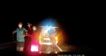 該去買彩券了 台東男遭蛇吻搭上救護車又爆胎
