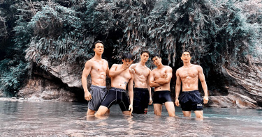 張洛偍合體「飛魚隊」回母校 拉涂善存玩水濕身秀肌肉