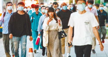 秋冬防疫專案12月起跑 8大類場所強制戴口罩