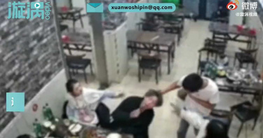 帶3美女吃宵夜「被隔壁桌忌妒暴打」!男挨揍還不忘繼續吃