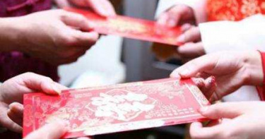 一家四口吃喜酒「只包1600」身份曝光…超大牌女主持人
