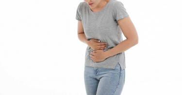 26歲女噁心乾嘔!胃鏡一照密麻疙瘩「像雞皮拔毛」 醫:這病接吻也會傳染