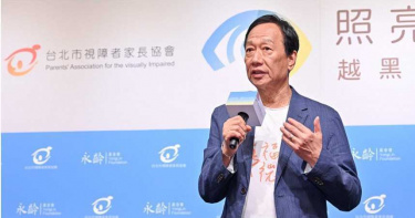 中央簽約採購「增加捐贈疫苗困難」? 郭台銘現身回應了